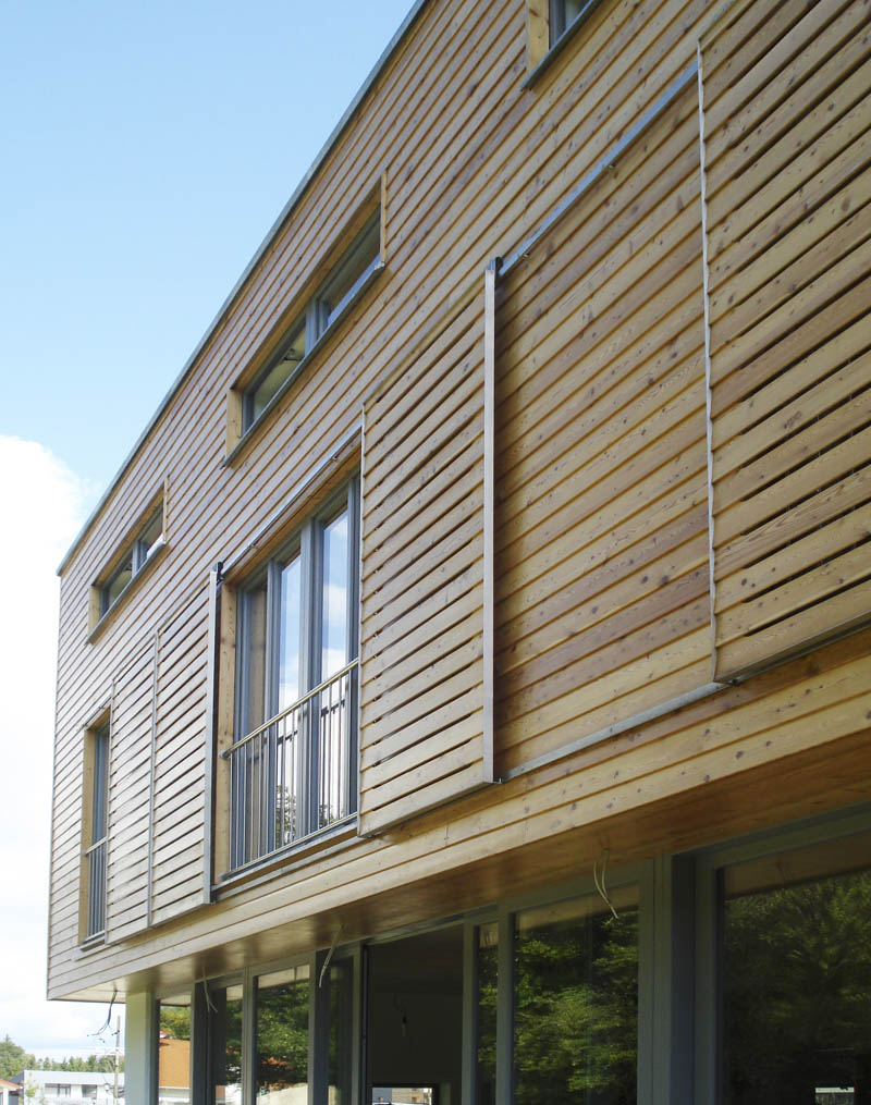 Modernes Wohnhaus mit Holzfassade